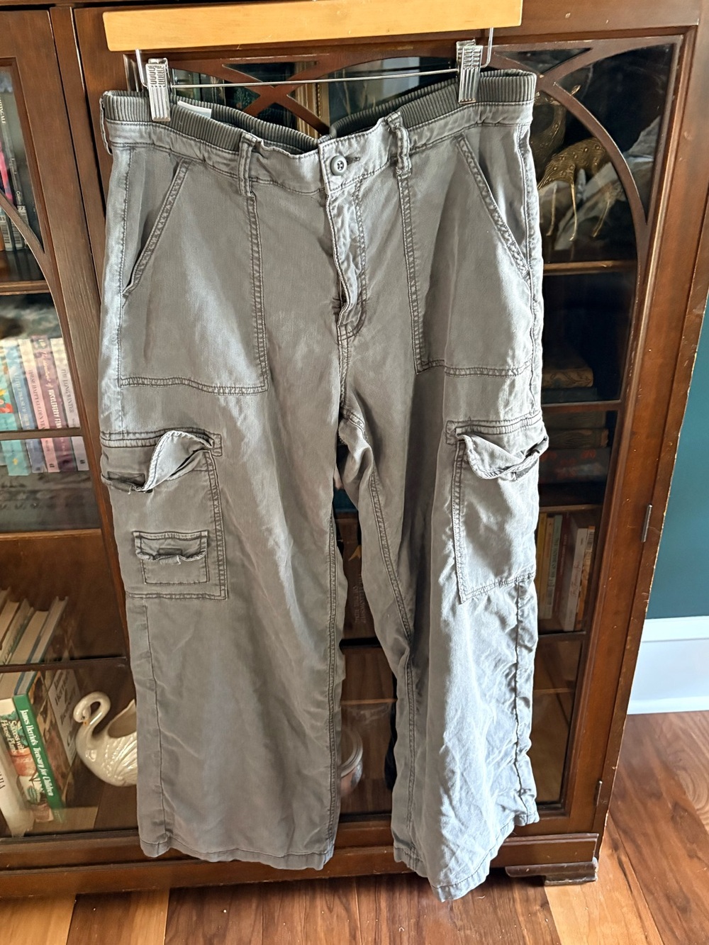 American Eagle Gray Wide Leg Cargo Pants Women’s